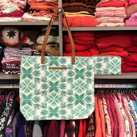 Thirty one printed green and white tote and matching wallet - Picture 2 of 3